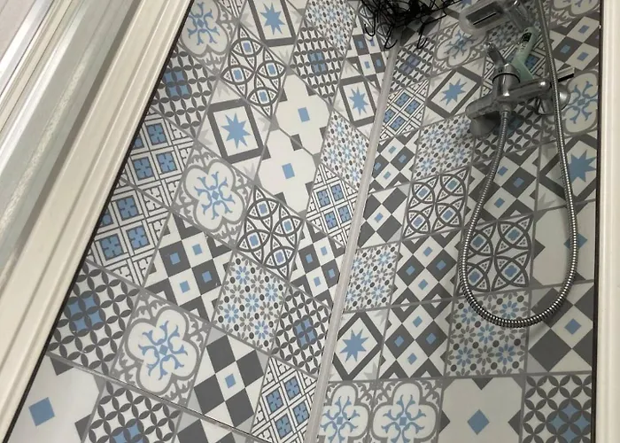 Проживання в сім'ї Sky Руан