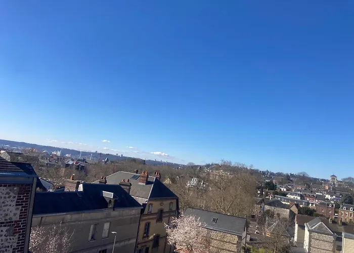 Sky Проживання в сім'ї